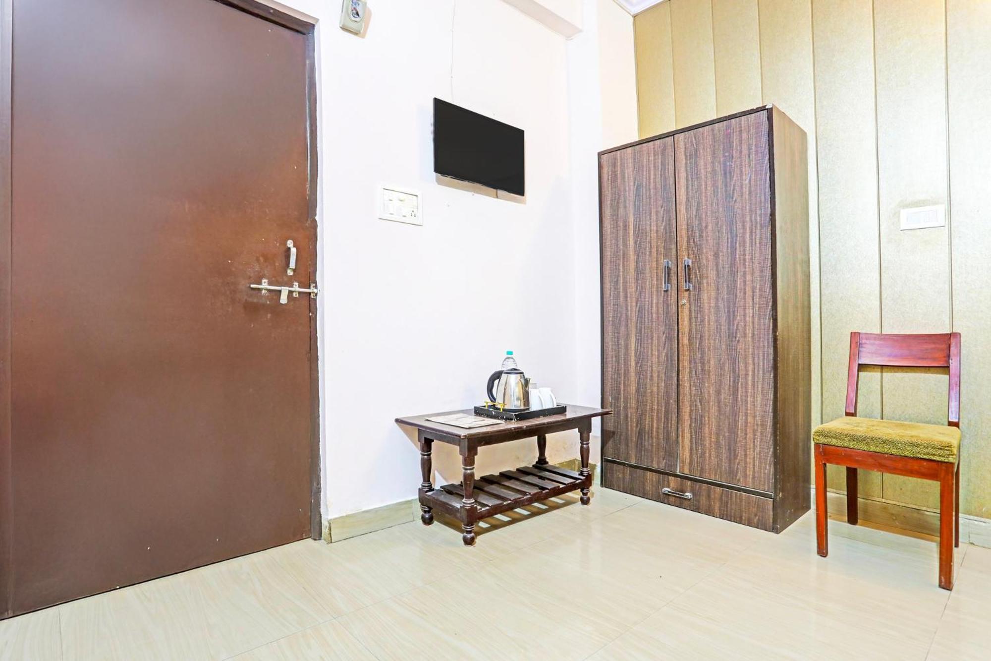 Hotel O Arvi Guest House Varanasi Exterior photo