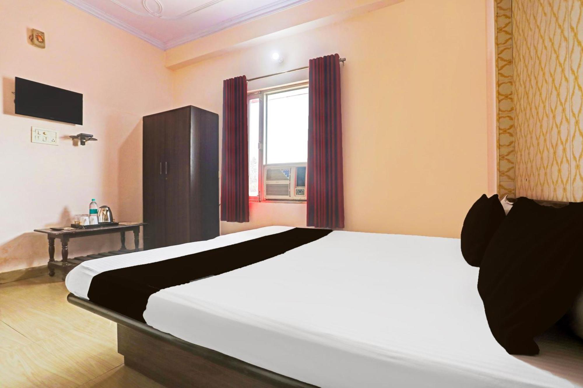 Hotel O Arvi Guest House Varanasi Exterior photo