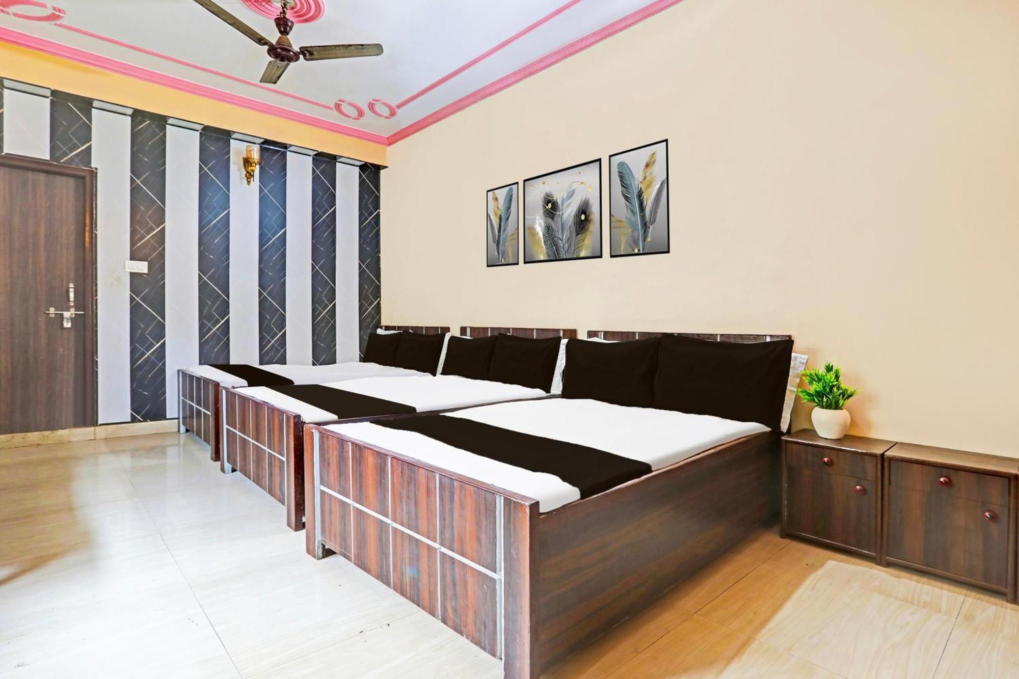 Hotel O Arvi Guest House Varanasi Exterior photo