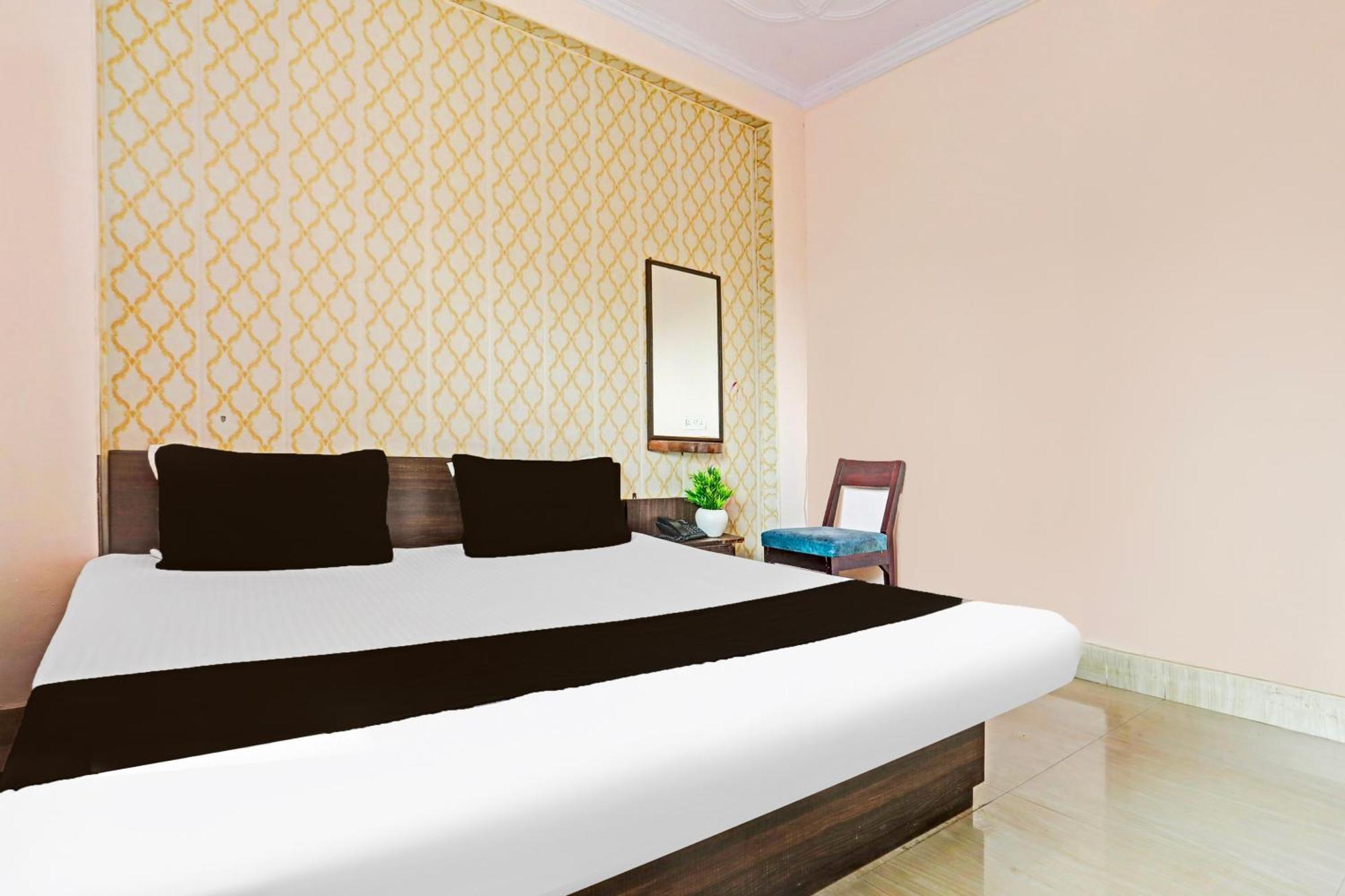 Hotel O Arvi Guest House Varanasi Exterior photo