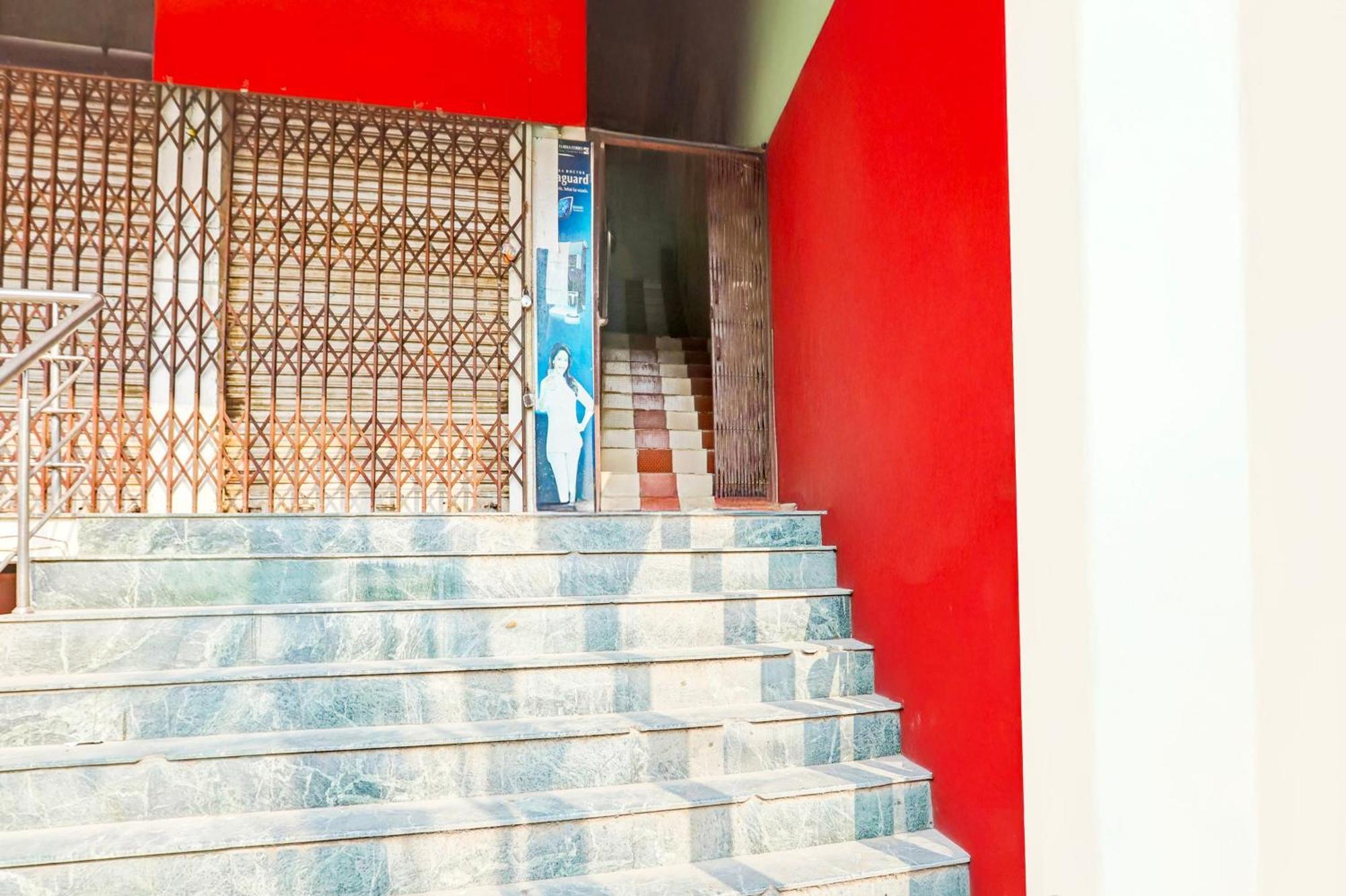 Hotel O Arvi Guest House Varanasi Exterior photo