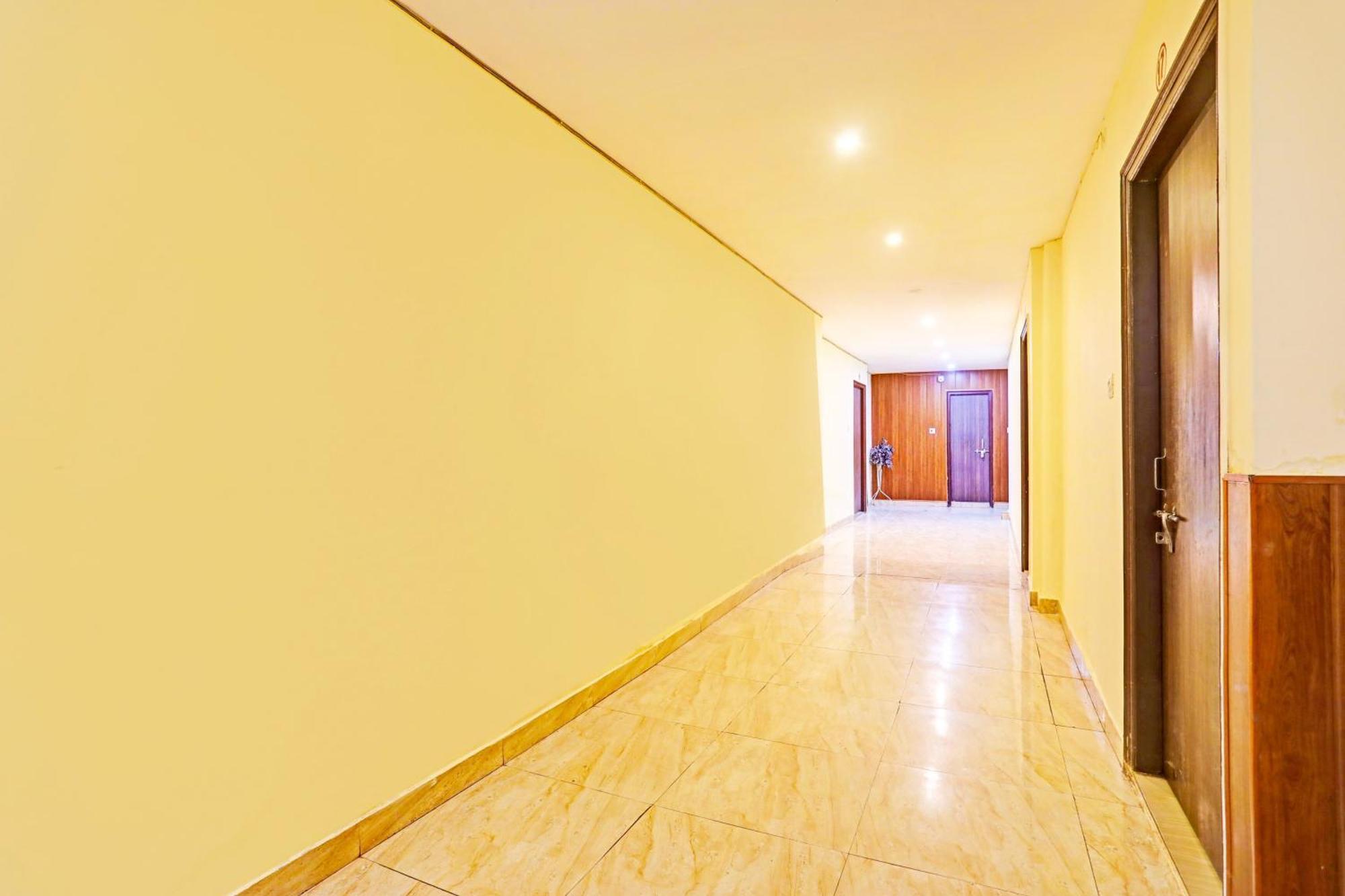 Hotel O Arvi Guest House Varanasi Exterior photo
